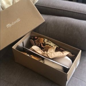 Flat Mule in snake embossed Leather